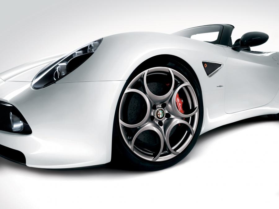 Детали экстерьера Alfa Romeo 8C Spider 2008 года  (фото 14 из 46)